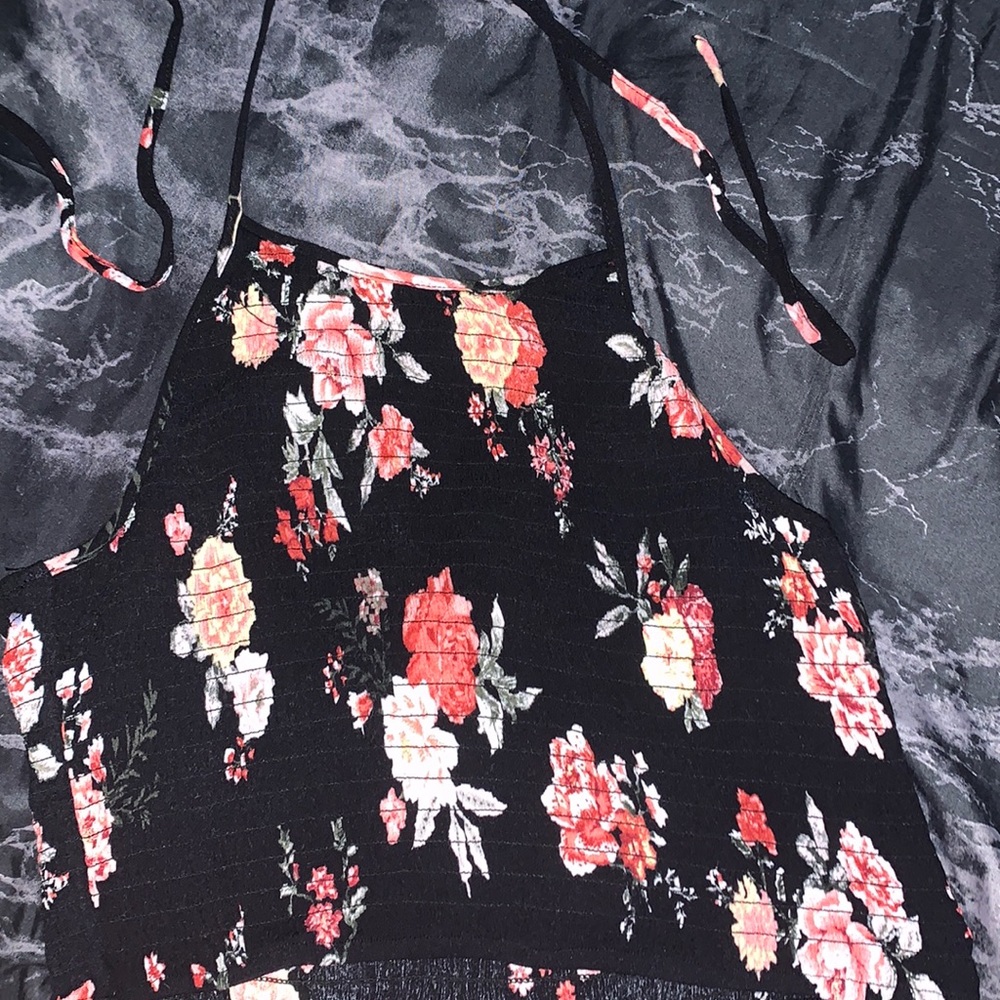 Tie around neck crop top Size:Large